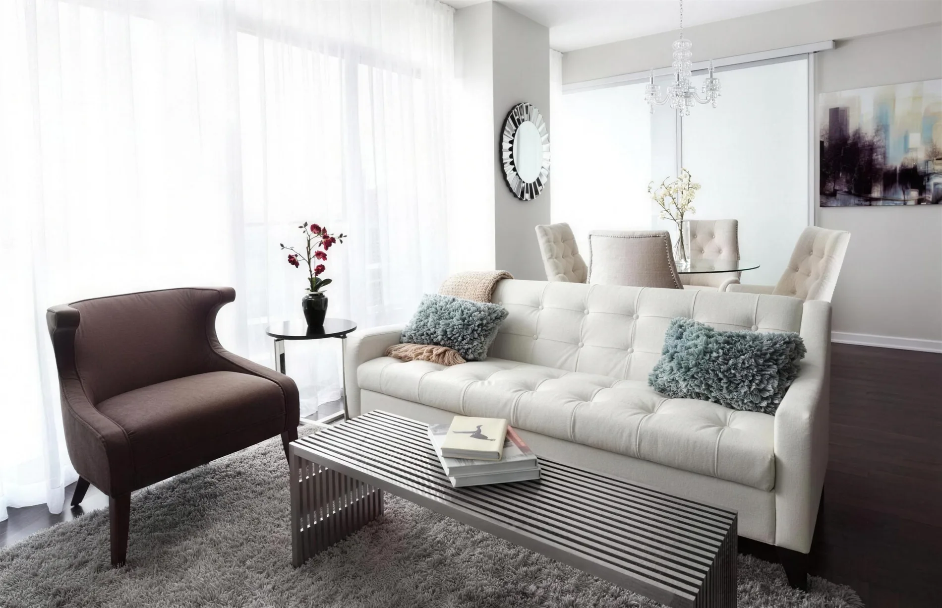Salon conçu par la décoratrice d'intérieur Caroline Pilon